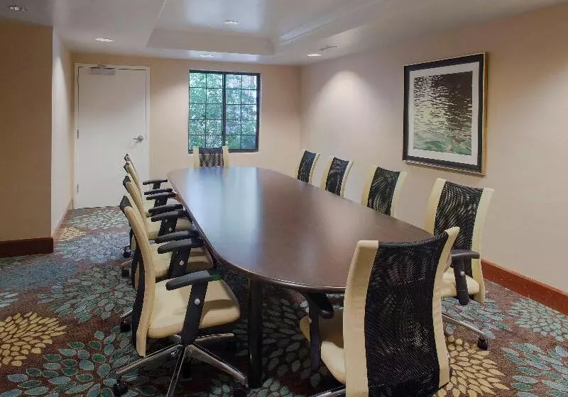 Отель Staybridge Suites Fayetteville, An Ihg