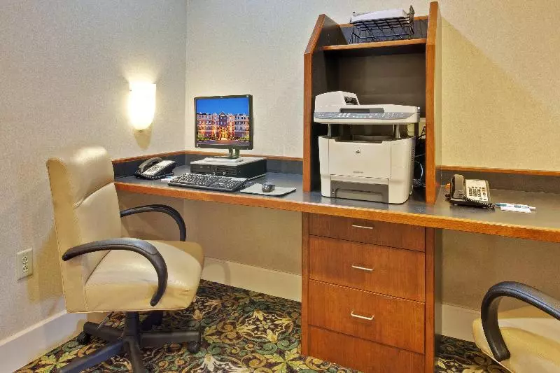 Otel Staybridge Suites Rochester University, An Ihg