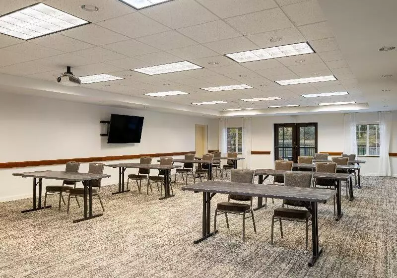 Otel Staybridge Suites Rochester University, An Ihg