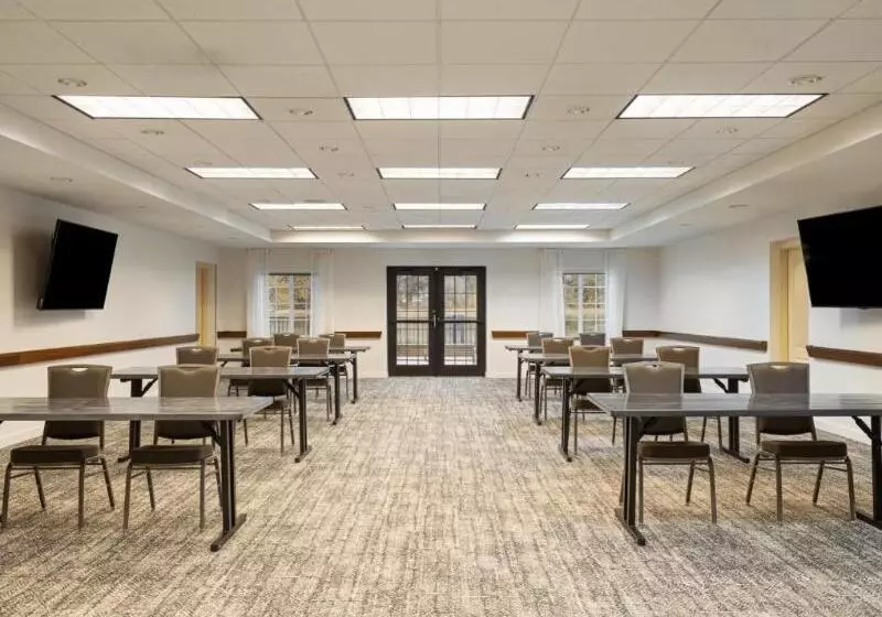 Otel Staybridge Suites Rochester University, An Ihg