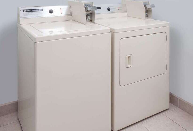 Отель Super 8 By Wyndham Shipshewana