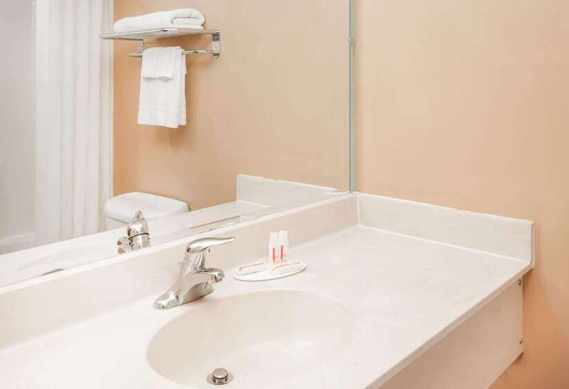 Отель Super 8 By Wyndham Shipshewana