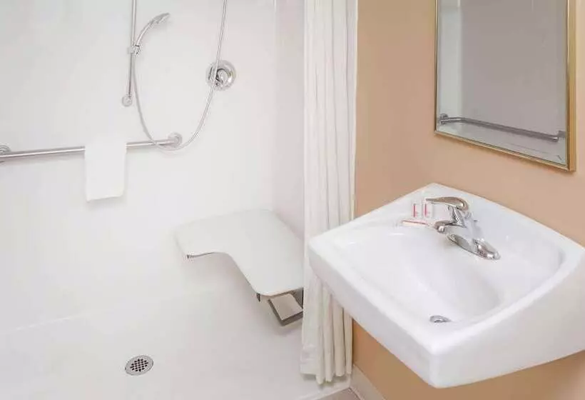 فندق Super 8 By Wyndham Shipshewana