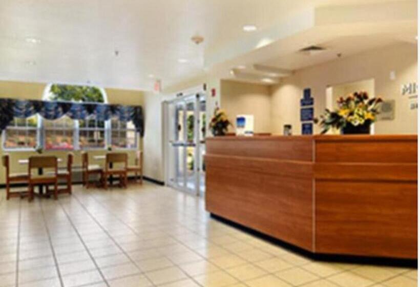 Microtel Inn & Suites Huntsville