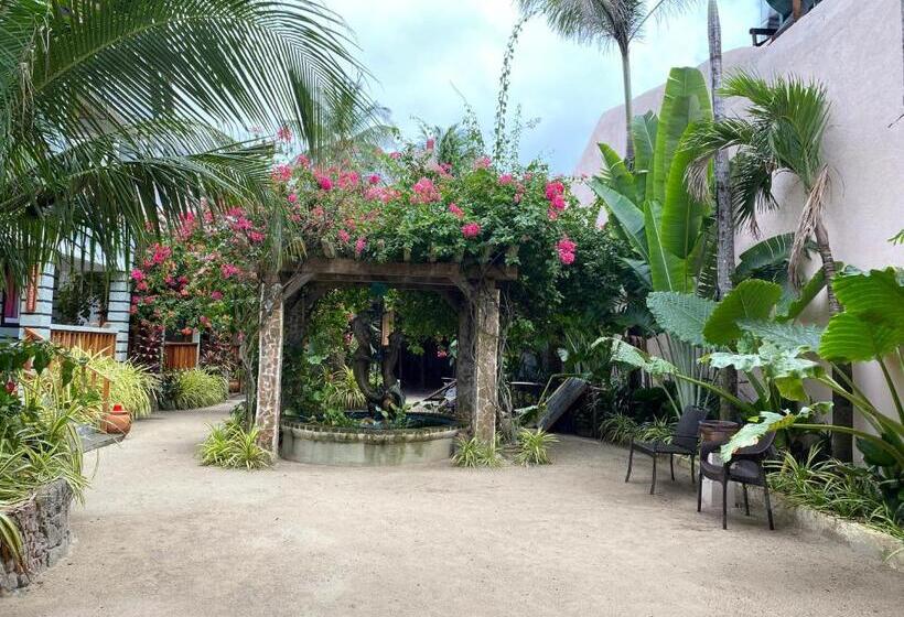 Nigi Nigi Too Beach Resort