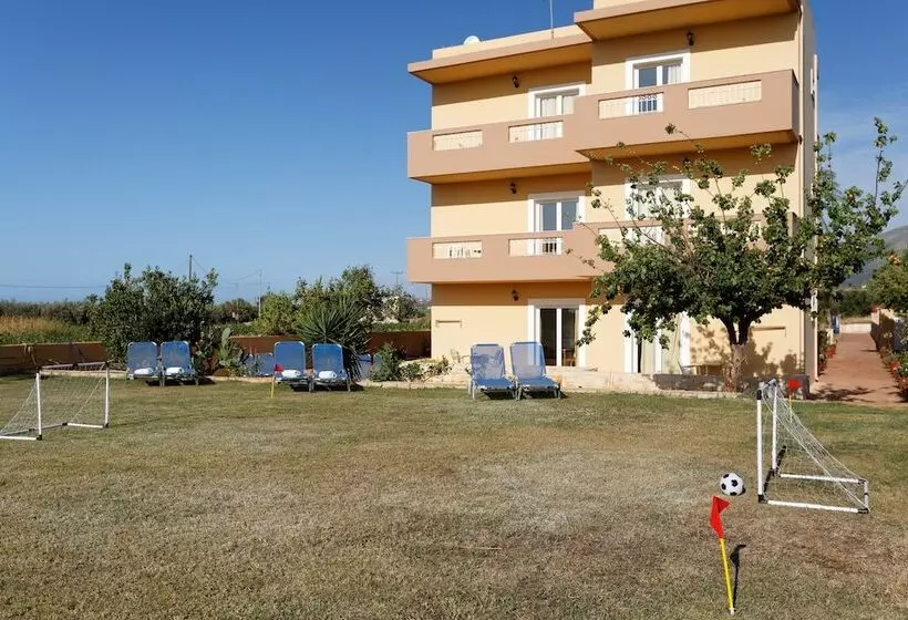 Danelis Studios & Apartments