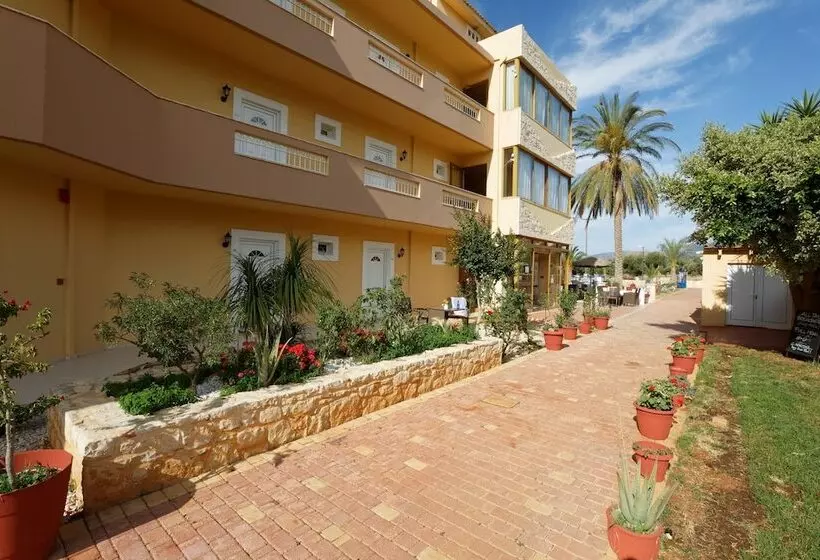 Danelis Studios & Apartments