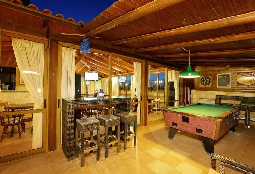 Danelis Studios & Apartments