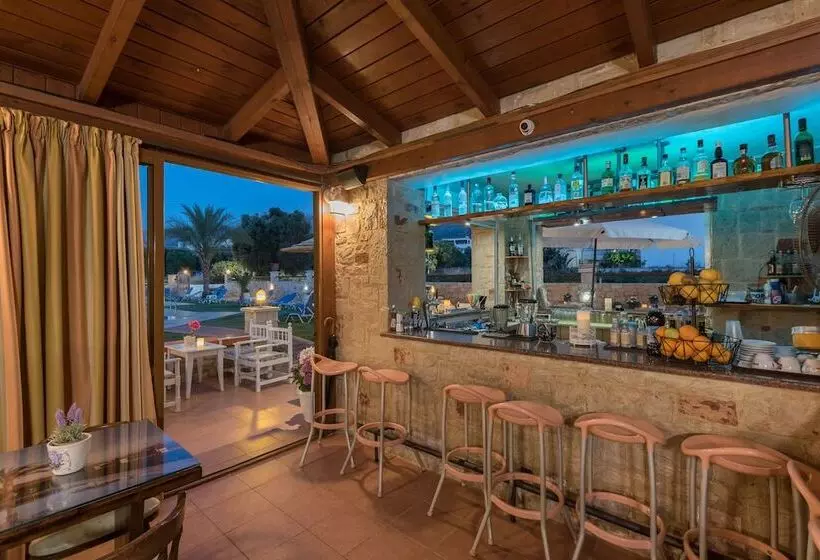 Danelis Studios & Apartments