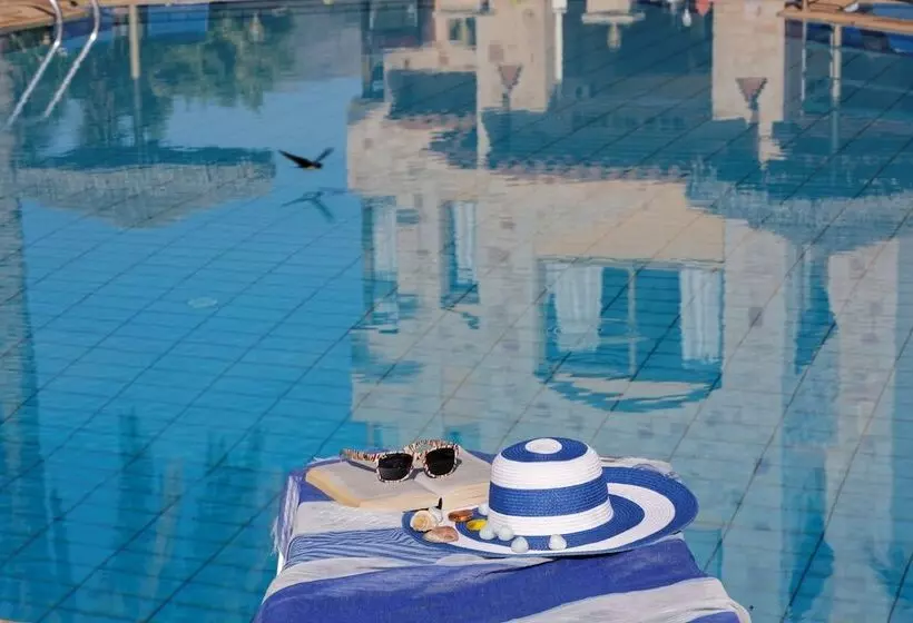 Danelis Studios & Apartments