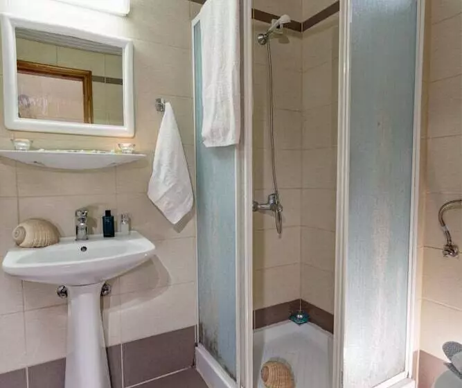 Danelis Studios & Apartments