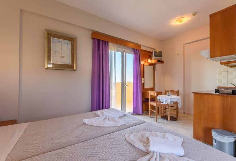 Danelis Studios & Apartments