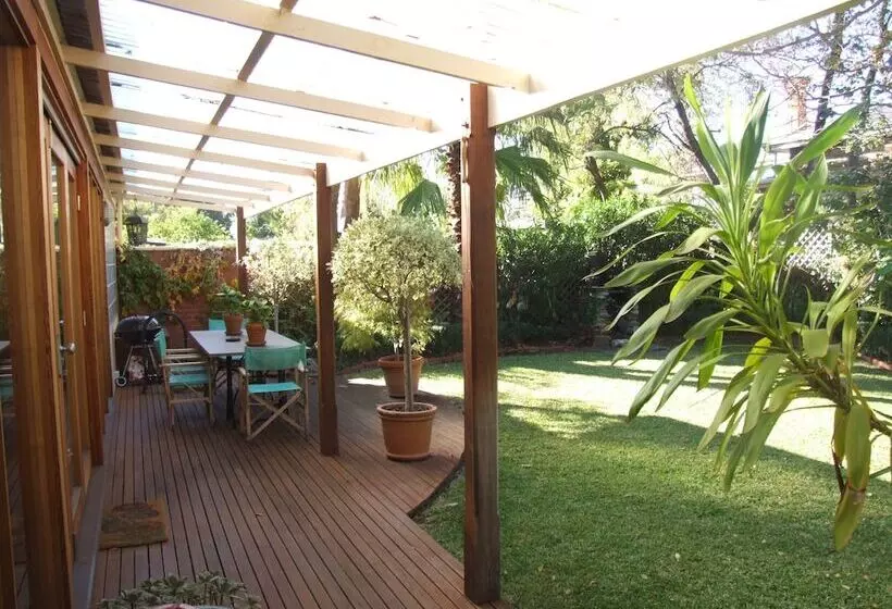 Hotelli North Adelaide Heritage Cottages & Apartments