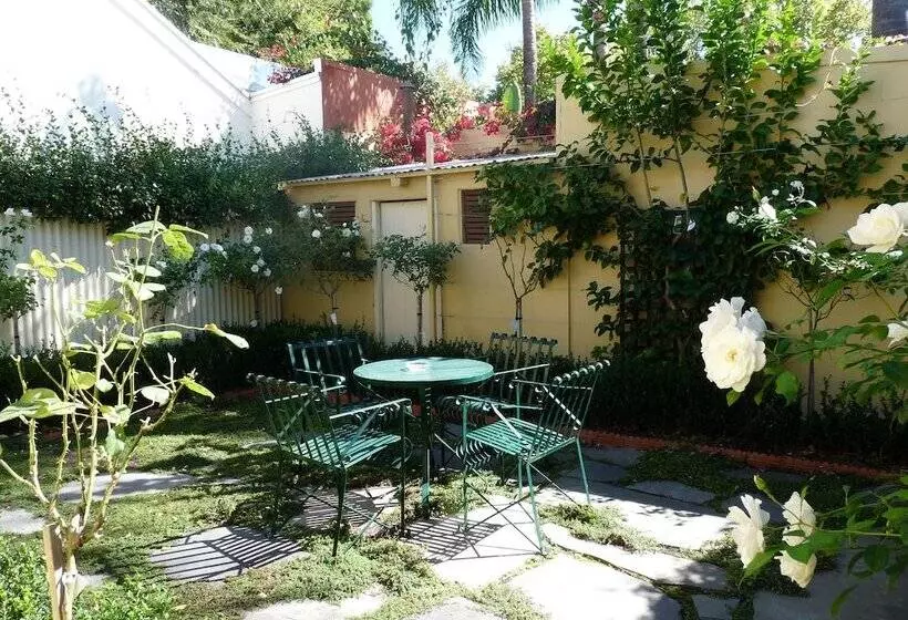 Hotelli North Adelaide Heritage Cottages & Apartments