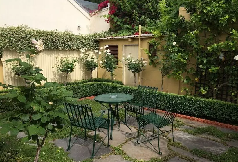 Hotelli North Adelaide Heritage Cottages & Apartments