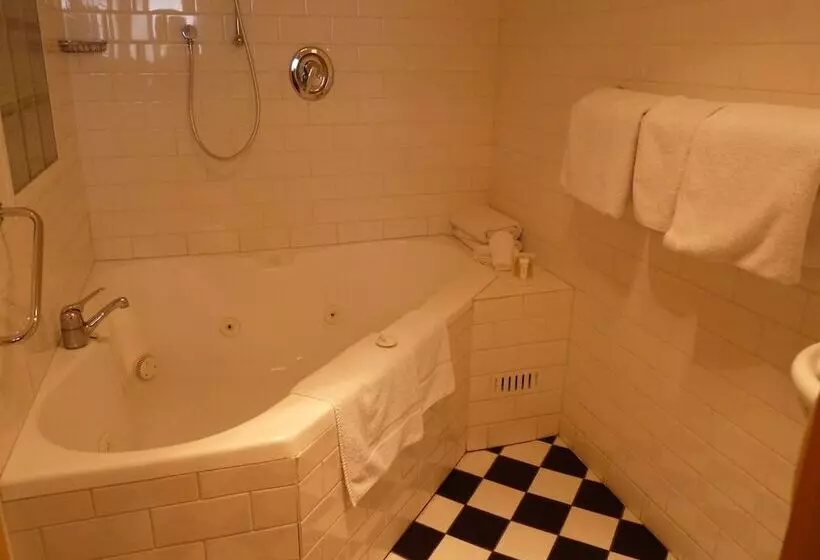 Hotelli North Adelaide Heritage Cottages & Apartments