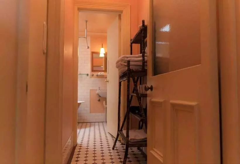 Hotelli North Adelaide Heritage Cottages & Apartments