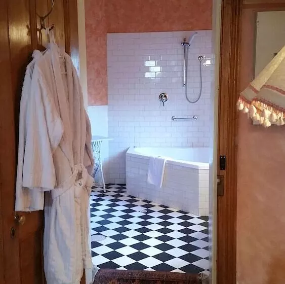 Hotelli North Adelaide Heritage Cottages & Apartments