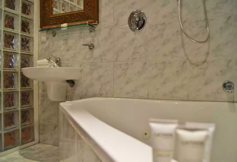 Hotelli North Adelaide Heritage Cottages & Apartments