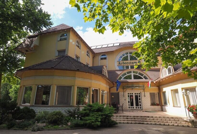 Отель Arboretum