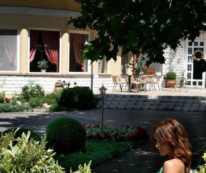 Отель Arboretum