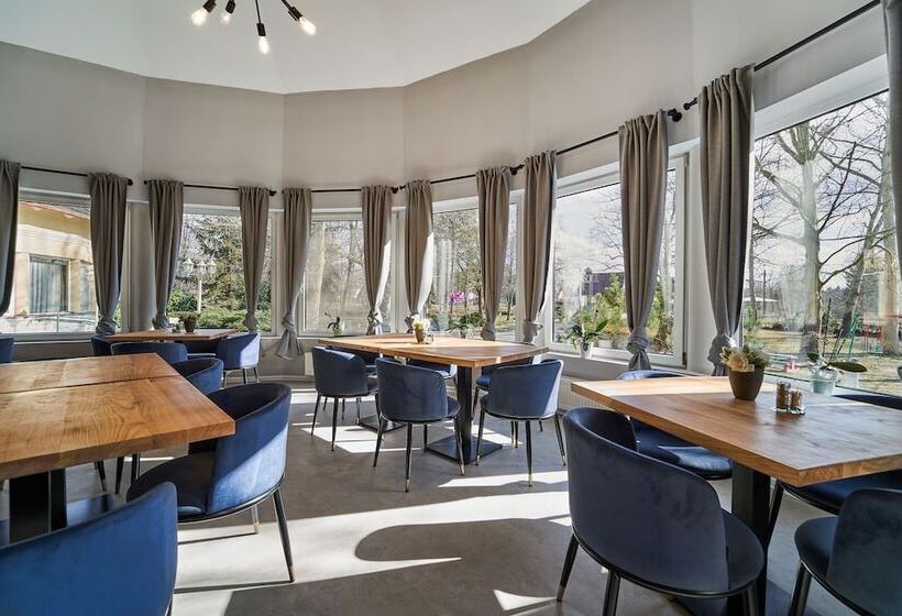 Отель Arboretum