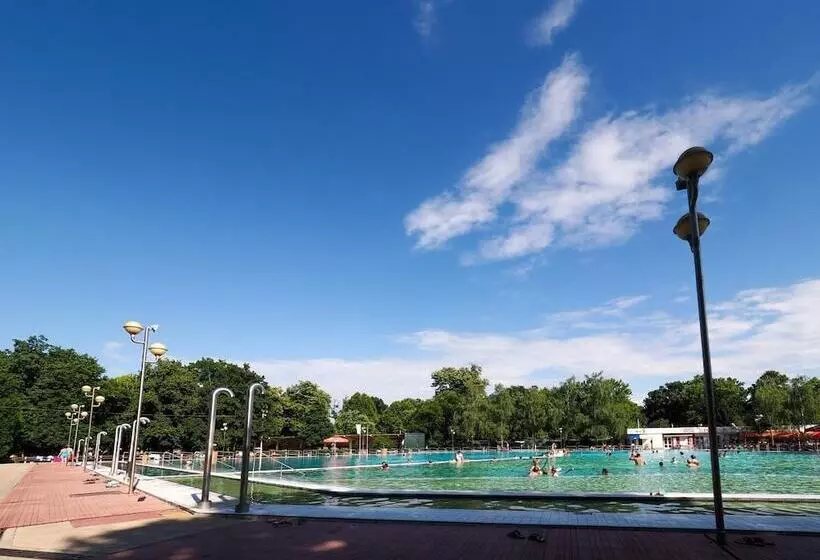 בית מלון כפרי Arboretum