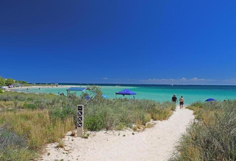 호텔 Ningaloo Club Backpackers