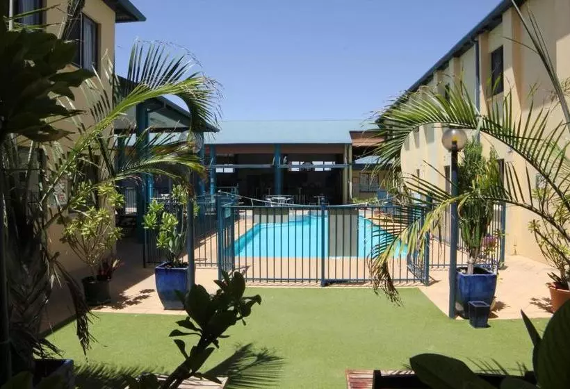 Отель Ningaloo Club Backpackers