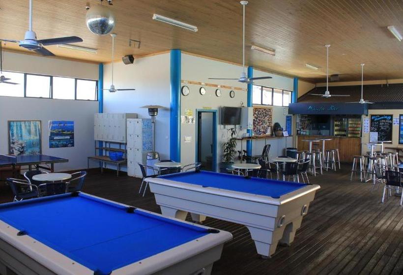 호텔 Ningaloo Club Backpackers