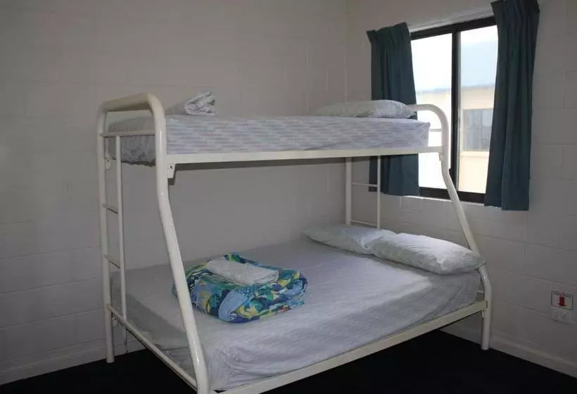 Отель Ningaloo Club Backpackers