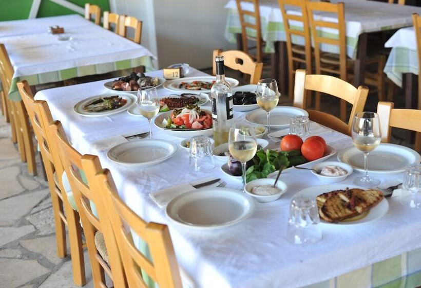 فندق Captain Karas Holidays Apartments