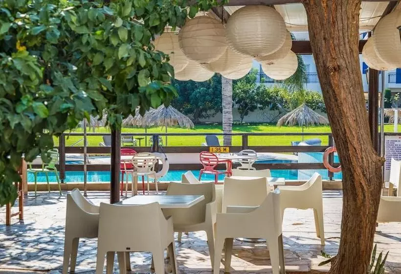 فندق Captain Karas Holidays Apartments