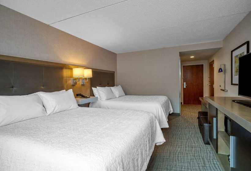 בית מלון כפרי Hampton Inn Raynhamtaunton