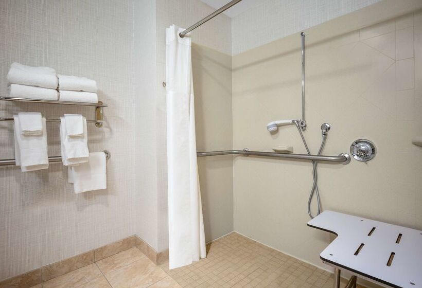 בית מלון כפרי Hampton Inn Raynhamtaunton