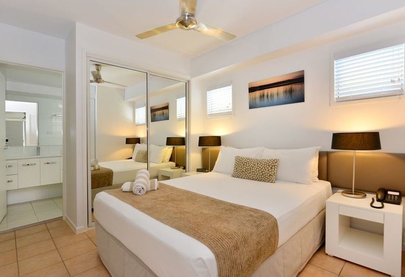 فندق Port Douglas Apartments   Adults Only Oasis