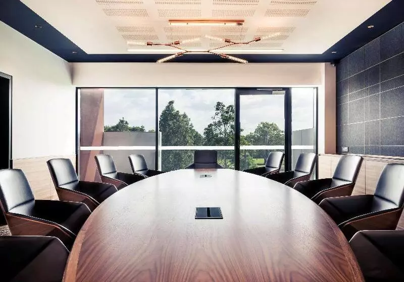 בית מלון כפרי Mercure Sydney Liverpool