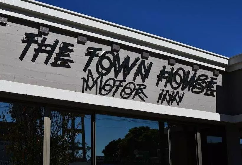 호텔 The Town House Motor Inn