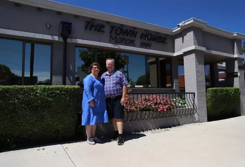 호텔 The Town House Motor Inn
