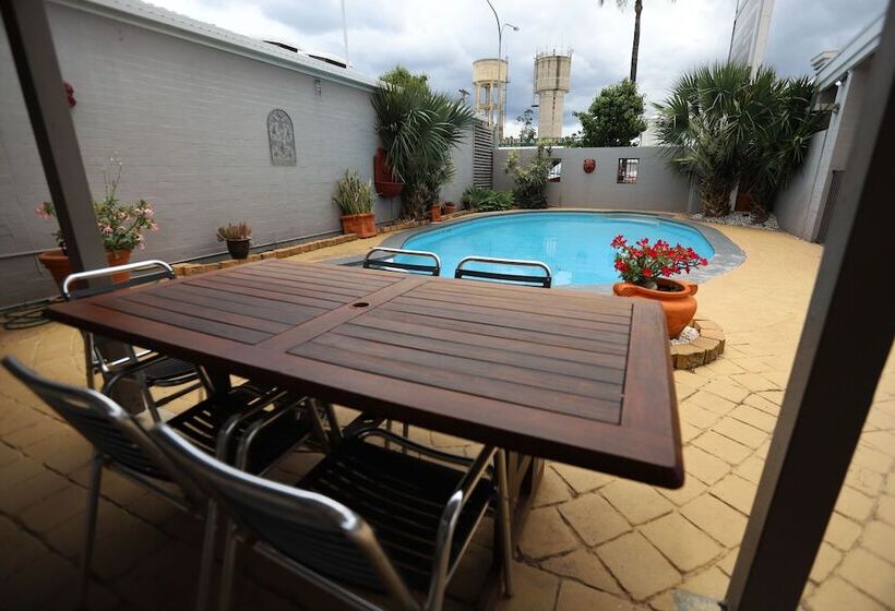 酒店 The Town House Motor Inn