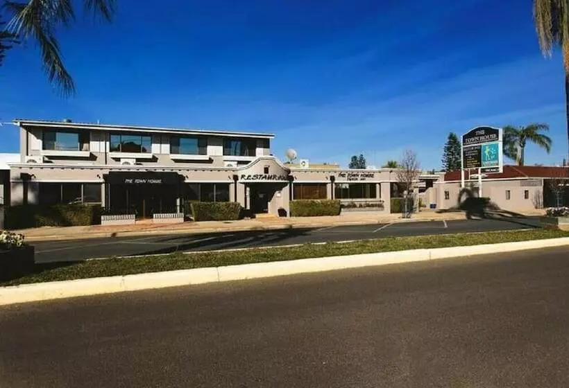 호텔 The Town House Motor Inn