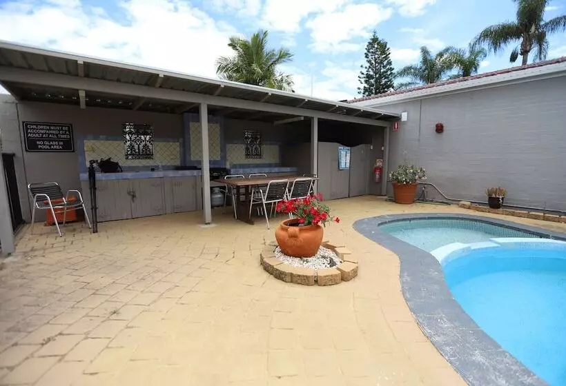 호텔 The Town House Motor Inn