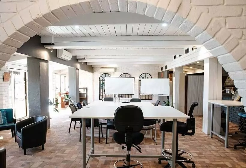 호텔 The Town House Motor Inn