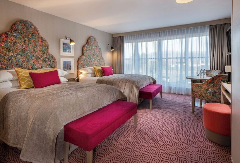 Four Seasons Hotel, Carlingford