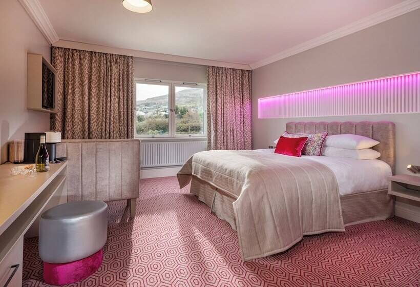 Four Seasons Hotel, Carlingford