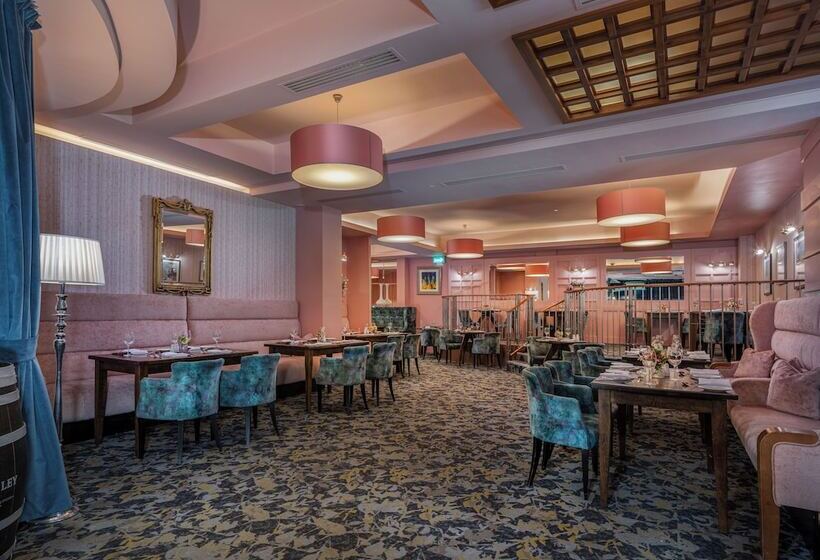 Four Seasons Hotel, Carlingford