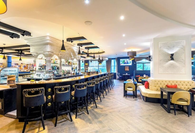 Four Seasons Hotel, Carlingford