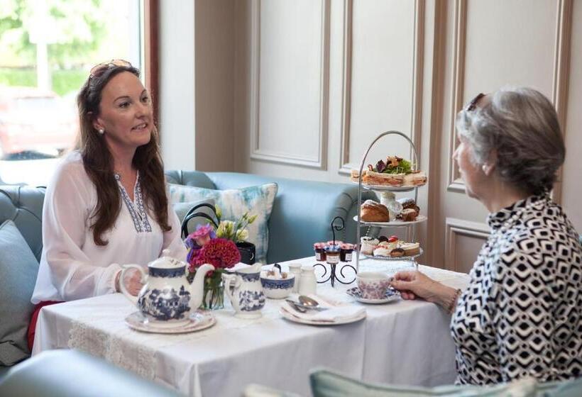 Four Seasons Hotel, Carlingford