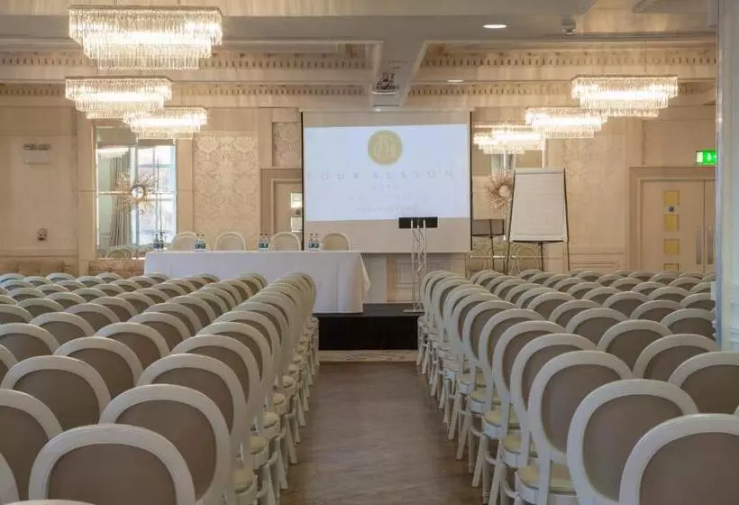 Four Seasons Hotel, Carlingford