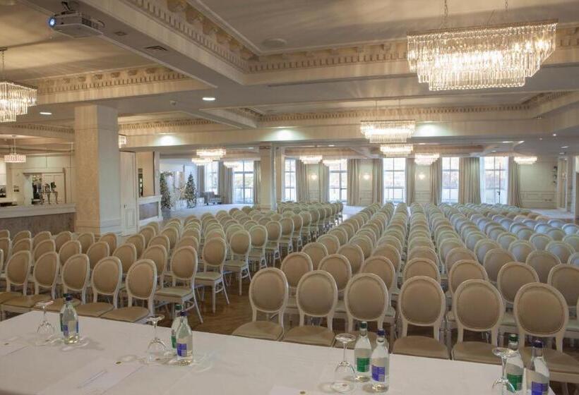 Four Seasons Hotel, Carlingford